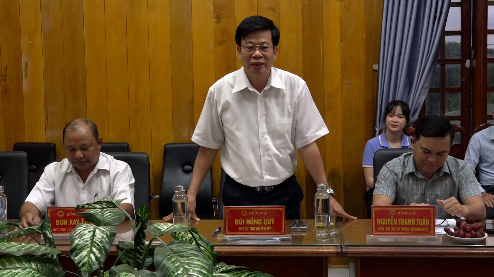 đồng chí Bí thư Huyện ủy Bùi Hồng Quý phát biểu chào mừng đoàn công tác tỉnh Bến Tre thăm và làm việc tại huyện Ea Súp